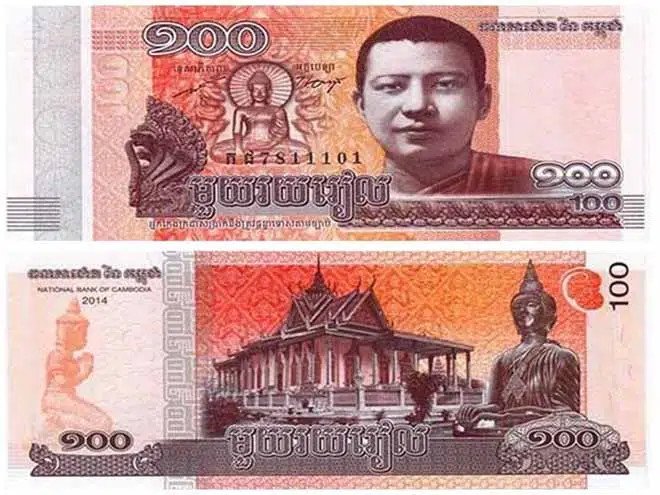 Bảng tỷ giá và các tờ tiền Campuchia Riel đang được trao đổi trên thị trường