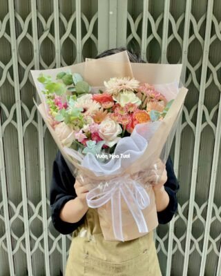 Bó hoa kỷ yếu tươi thắm, biểu tượng tình yêu và khoảnh khắc đáng nhớ