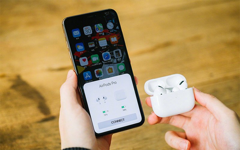 Bộ sản phẩm công nghệ bao gồm iPad Pro và AirPods Pro, minh họa sức mua đáng kinh ngạc của hàng nghìn tỷ đô la Mỹ.
