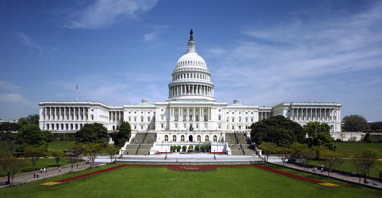 Đài tưởng niệm Washington vươn cao, một công trình kiến trúc nổi bật tại thủ đô của nước mỹ