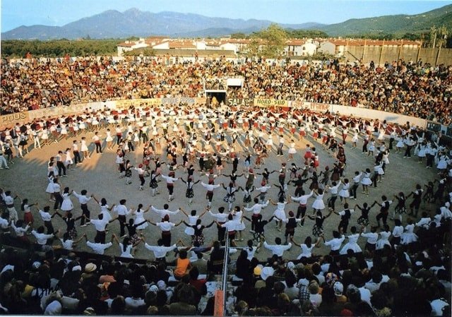 Điệu nhảy Sardana, biểu tượng của sự đoàn kết cộng đồng Catalan
