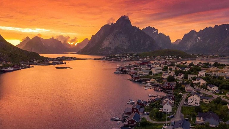 Hiện tượng mặt trời không lặn vào những đêm hè ở Norway
