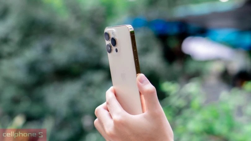 iPhone 14 giá bao nhiêu tiền Việt Nam, ảnh minh họa cụm camera 48MP của iPhone 14 Pro