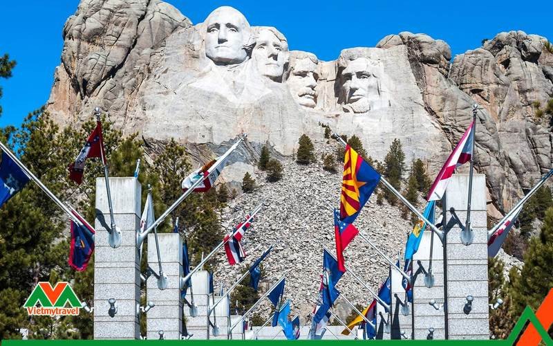 Khung cảnh hùng vĩ của Núi Tổng Thống Mount Rushmore, điểm đến lịch sử không thể bỏ lỡ khi du lịch nước Mỹ