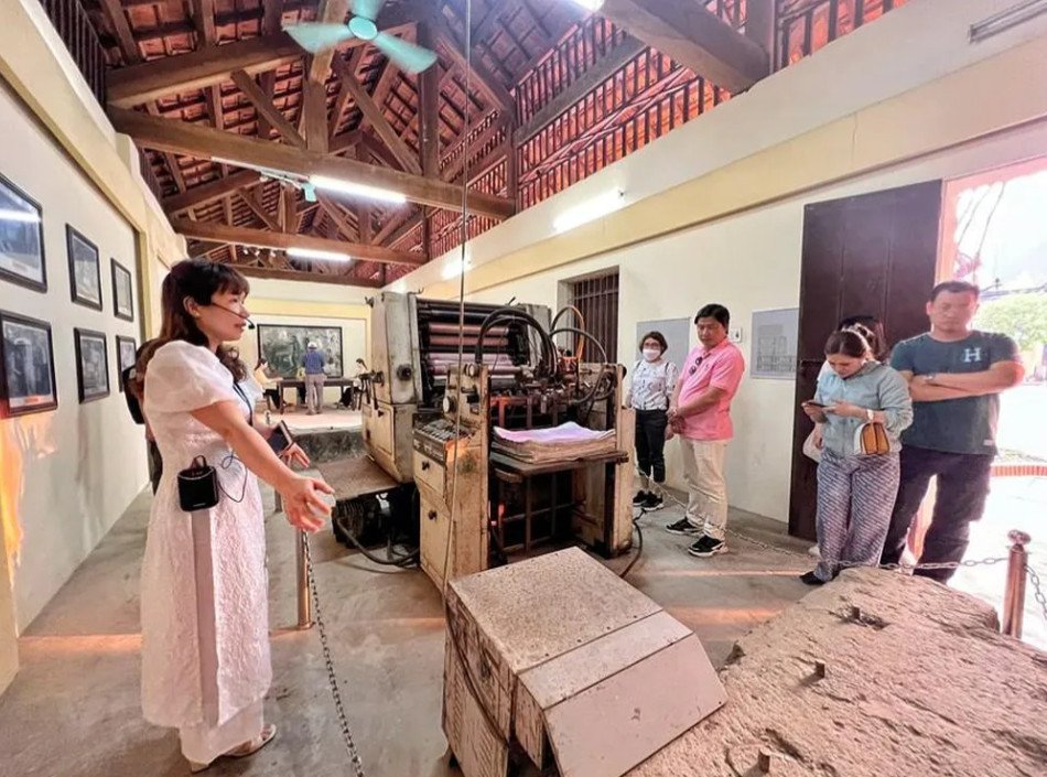 Máy in tiền thô sơ tại nhà máy in tiền đầu tiên của Việt Nam