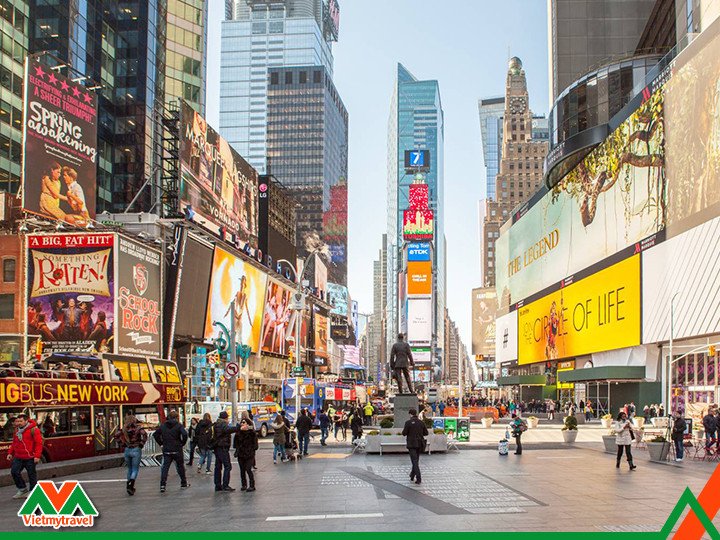 Quảng trường Thời Đại (Times Square) lung linh ánh đèn, trung tâm giải trí khi du lịch nước Mỹ