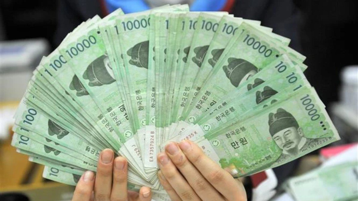 Quy trình đổi tiền Won Hàn Quốc sang tiền Việt Nam tại ngân hàng hoặc quầy đổi tiền