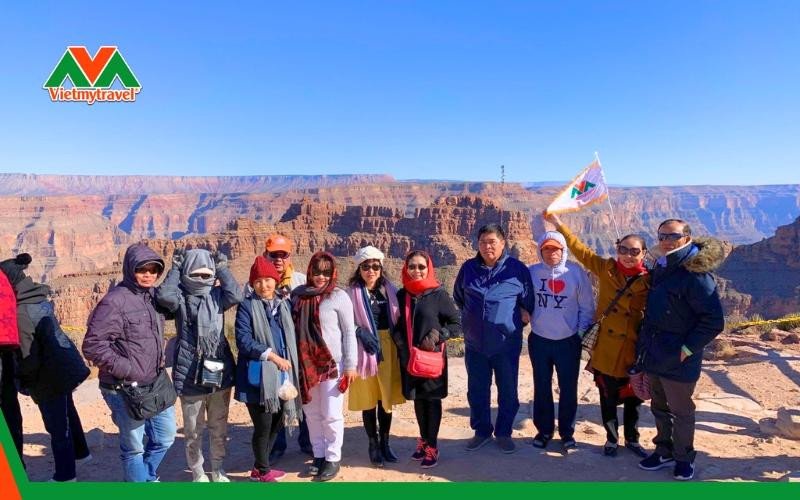 Toàn cảnh Grand Canyon hùng vĩ với những hẻm núi sâu, một kỳ quan thiên nhiên không thể bỏ lỡ khi du lịch nước Mỹ