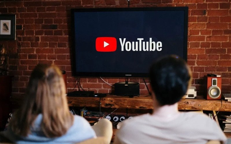 Youtuber đang xem các video