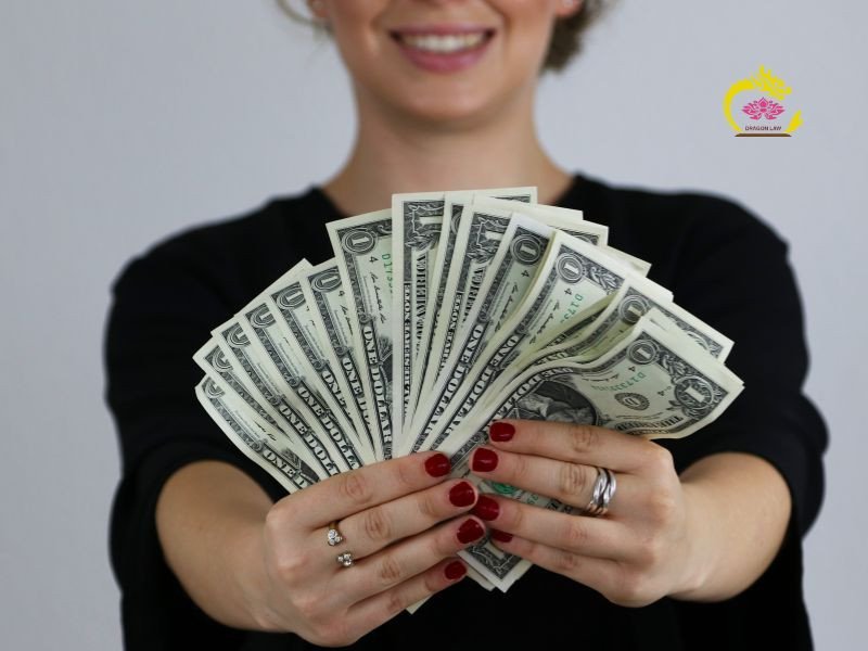 Giao dịch đổi tiền đô la Mỹ sang tiền Việt Nam