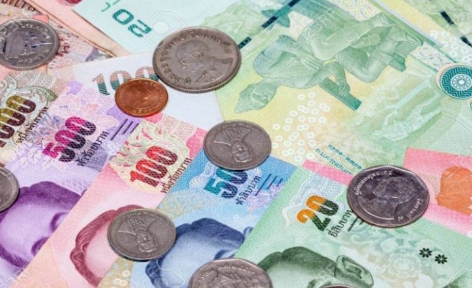 Hình ảnh các tờ tiền Baht Thái Lan với màu sắc và mệnh giá khác nhau.