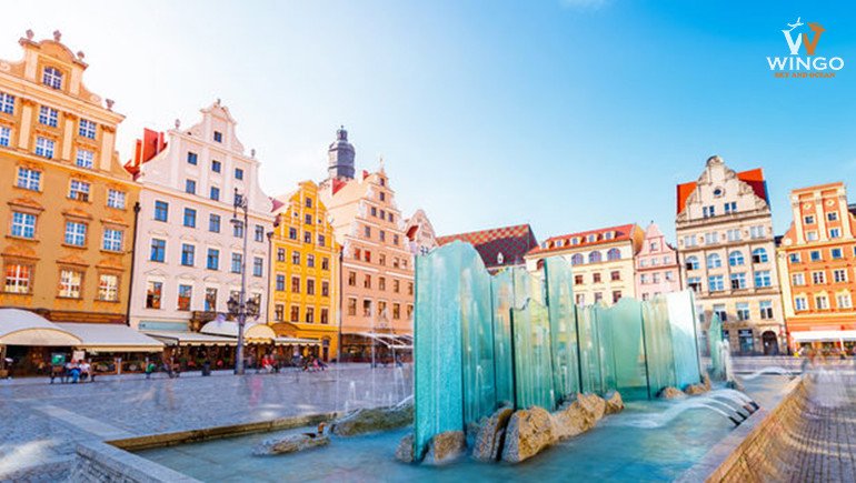 Quảng trường chợ nhộn nhịp ở Wrocław