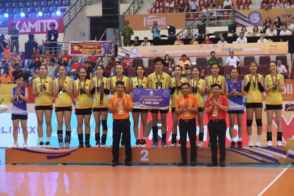 Tuyển bóng chuyền nữ Việt Nam nhận giải á quân VTV Cup sau Korabelka