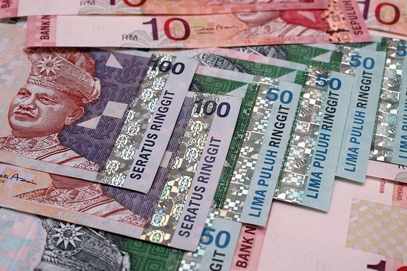 Minh họa quy trình đổi tiền tại ngân hàng hoặc điểm giao dịch