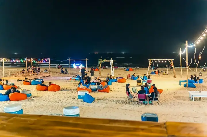 Thư Giãn Trên Bãi Cát Và Tắm Nắng