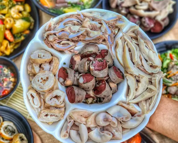 Quán Lòng Lợn Ngon Hà Nội Nổi Tiếng – Lòng “chát” Quán