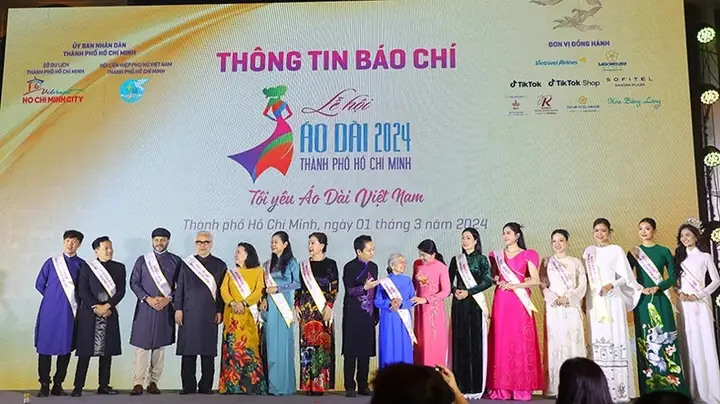 Áo Dài Thành Phố Hồ Chí Minh: Hồn Việt Giữa Lòng Đô Thị Sống Động