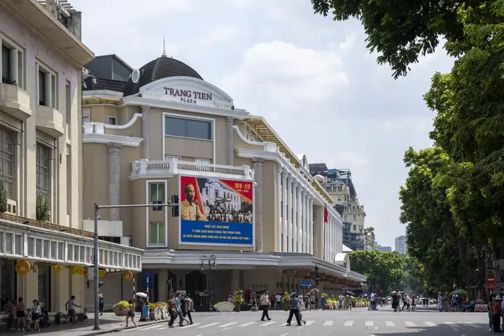 Lịch Sử Hào Hùng Và Kiến Trúc Cổ Kính Châu Âu Của Tràng Tiền Plaza