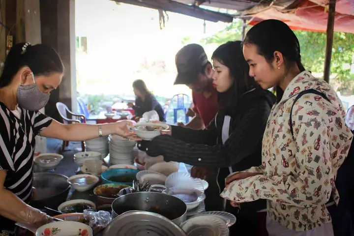 Điểm Đặc Biệt Thu Hút Khách Tại Quán Bánh Canh Ruộng Thuận Phước