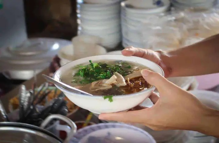 Bánh Canh Ruộng Cầu Thuận Phước Ở Đâu? Mở Cửa Mấy Giờ?