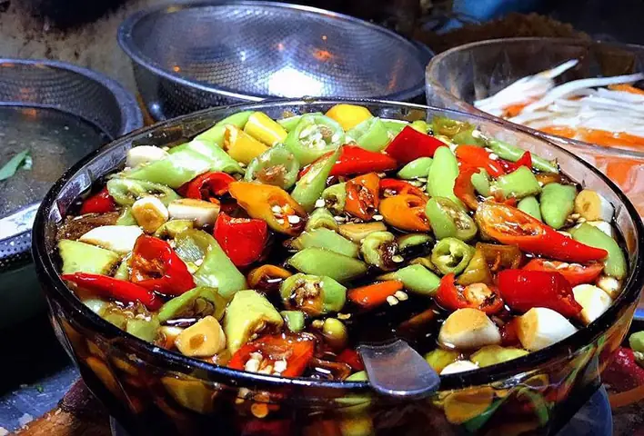 Nước Sốt Đặc Biệt Và Rau Ăn Kèm