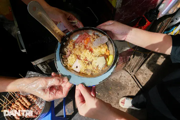 Bánh Mì Chảo Mai Hắc Đế: Di Sản Văn Hóa Ẩm Thực Hà Nội