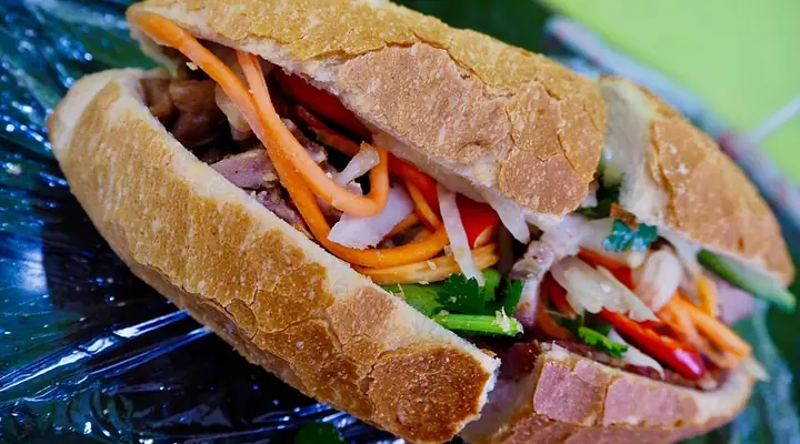 Bánh Mì Như Lan Hà Nội: Địa Chỉ Bánh Mì Đáng Thử Tại Thủ Đô