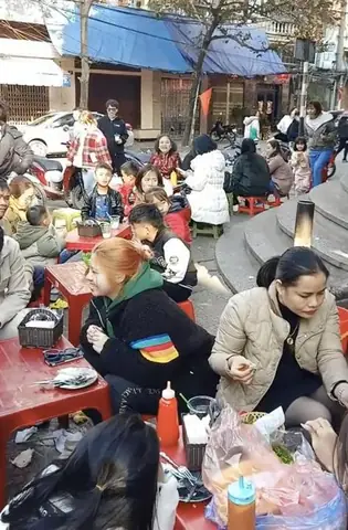 Bánh Mì Pate Nam Định Tại Hà Nội: Hành Trình Tìm Lại Hương Vị Quê Nhà