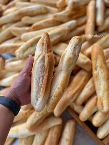 Bánh Mì Pate Nam Định Tại Hà Nội: Hành Trình Tìm Lại Hương Vị Quê Nhà