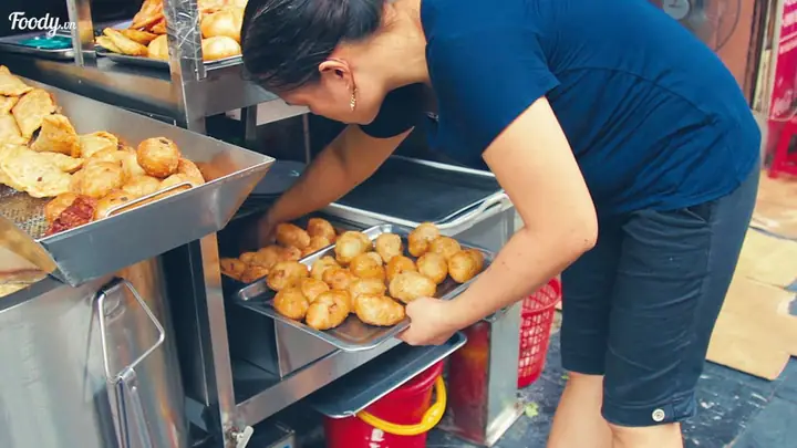 Bánh Rán Mặn Lý Quốc Sư: Món Ăn Vặt Truyền Thống Giòn Tan, Béo Ngậy Giữa Lòng Phố Cổ