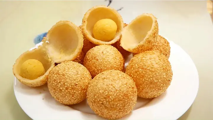 Hương Vị Thơm Ngon Của Bánh Rán Hà Nội Làm Nức Lòng Du Khách Gần Xa