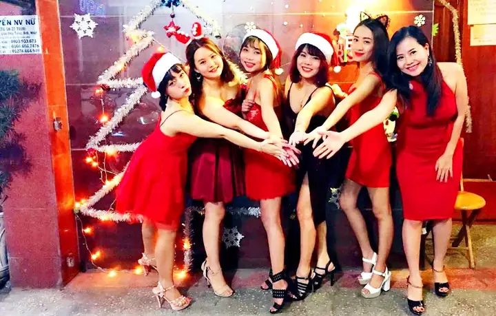 Bar Kiểu Nhật Ở Sài Gòn: Từ Counter Bar Đến Hostess Bar - Ảnh 1.