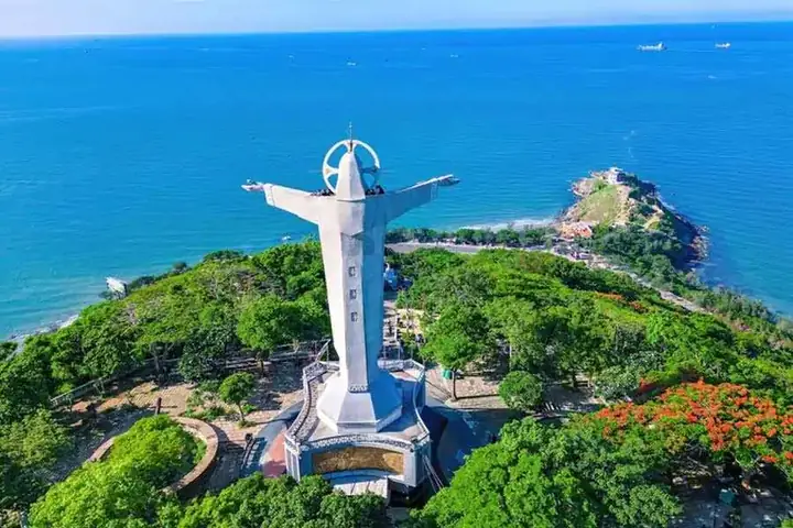 Vung Tau – A Get-away To The Nearest Beach To Ho Chi Minh City