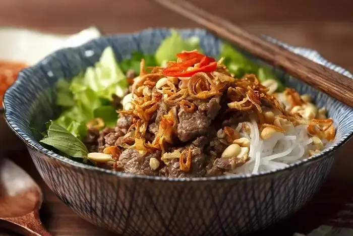 Bún Bò Nam Bộ Lạc Trung – Điểm Đến Không Thể Bỏ Qua Tại Hà Nội