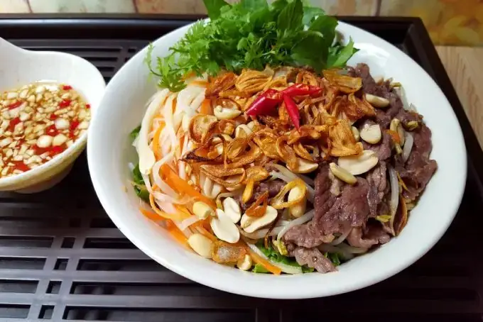 Nước Mắm Chua Ngọt – Linh Hồn Của Hương Vị