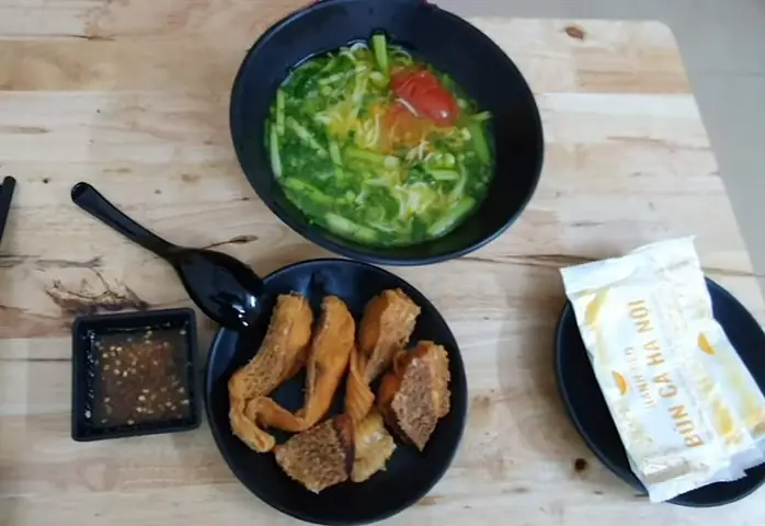 Bún Cá Hà Nội Phan Xích Long: Địa Điểm Ngon Nức Tiếng Đáng Thử