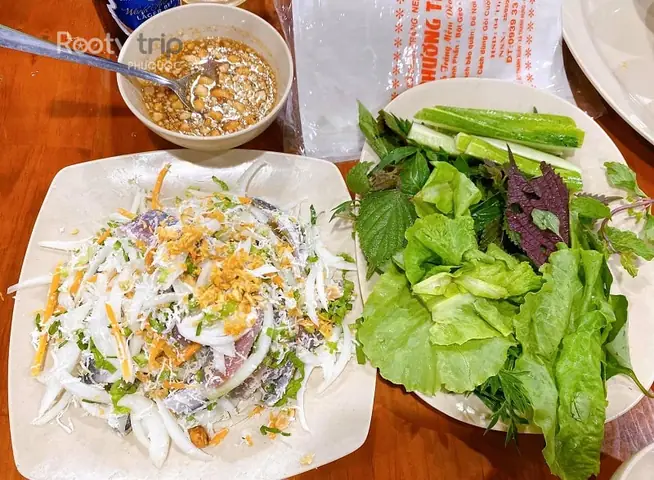 Thưởng Thức Ẩm Thực Biển Địa Phương