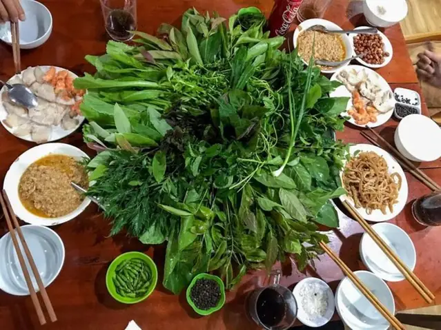 Món Gỏi 'hạ Hỏa' Hơn 30 Loại Lá, Khách Cuốn Mỏi Tay Đặc Sản Ở Kon ... Món Gỏi 'hạ Hỏa' Hơn 30 Loại Lá, Khách Cuốn Mỏi Tay Đặc Sản Ở Kon ...