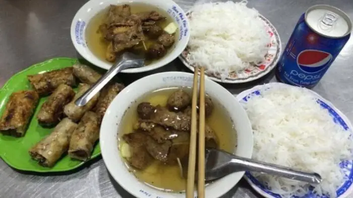 Bún Chả Cầu Đen: Hương Vị Chả Nướng Tuyệt Vời Bún Chả Cầu Đen: Hương Vị Chả Nướng Tuyệt Vời