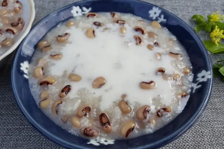Chè Đậu Trắng Nước Cốt Dừa