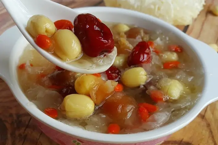 Chè Ngân Nhĩ, Kỷ Tử
