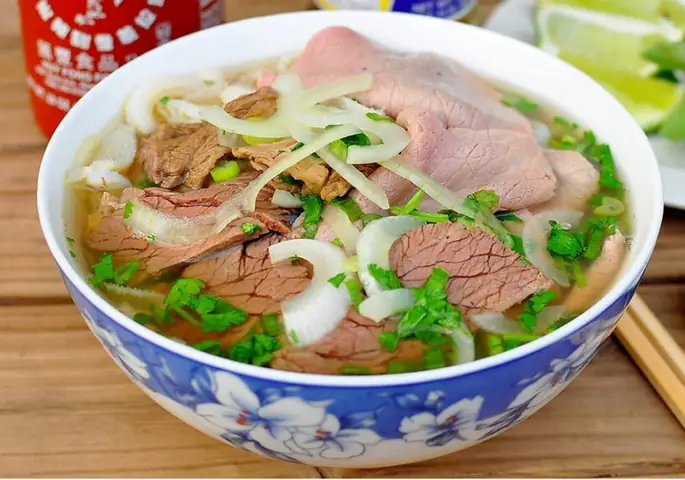 Ăn Sáng Cầu Giấy – Sao Bỏ Qua Được Những Quán Bún Phở Ngon, Hương Vị Đậm Đà