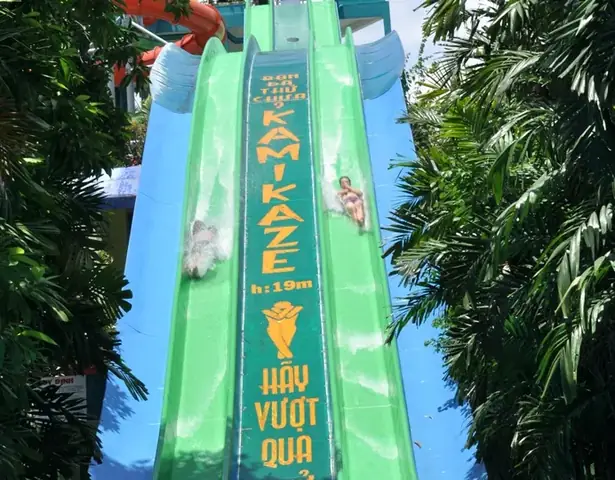 Máng Trượt Nước Kamikaze – Công Viên Đầm Sen Máng Trượt Nước Kamikaze – Công Viên Đầm Sen