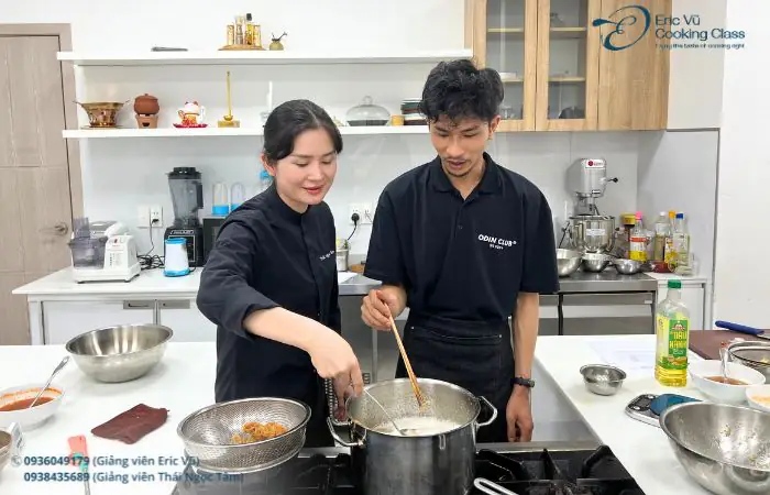 Khoá Học Làm Gỏi Xoài Cá Trê Tại Eric Vũ Cooking Class Khoá Học Làm Gỏi Xoài Cá Trê Tại Eric Vũ Cooking Class