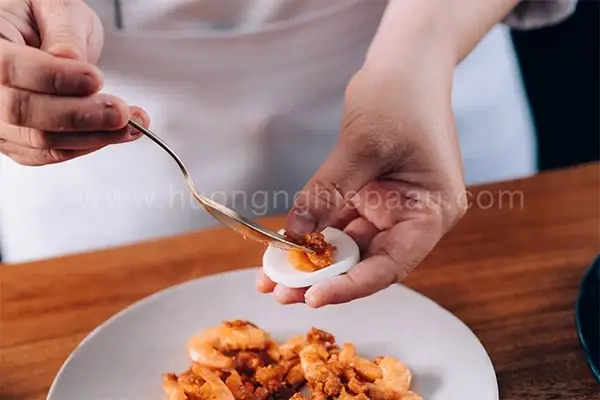 Bước 4: Cách Gói Bánh Bột Lọc Bước 4: Cách Gói Bánh Bột Lọc