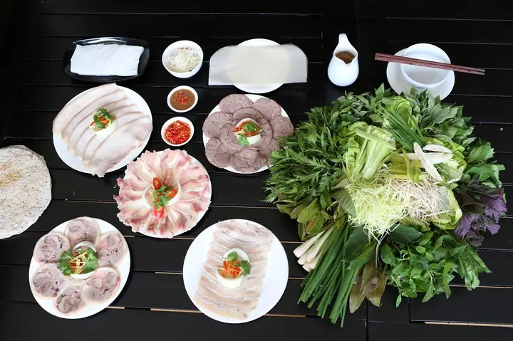 Cách Làm Bánh Tráng Cuốn Thịt Heo Ăn Kèm Nước Mắm Chấm
