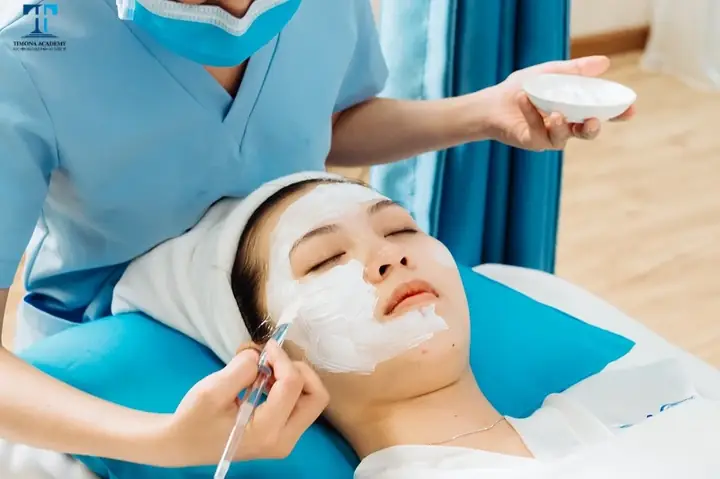 Đắp Mặt Nạ Sau Khi Trị Mụn Tại Spa