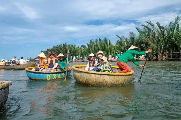 – Check In Với Thuyền Thúng