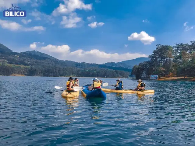 Chèo Thuyền Kayak Hồ Tuyền Lâm Có Gì Thú Vị?