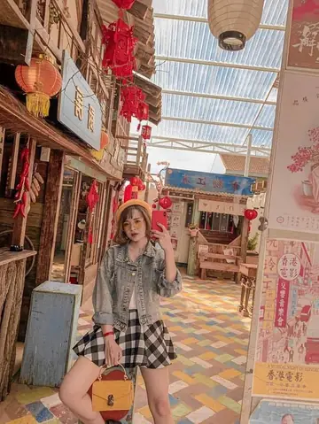 Lịch Trình Ngày 1: Lịch Trình Ngày 1: